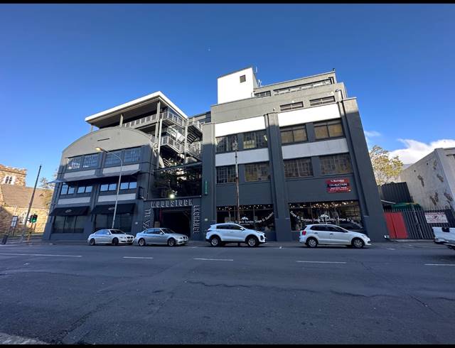 197M² OFFICE TO LET IN WOODSTOCK